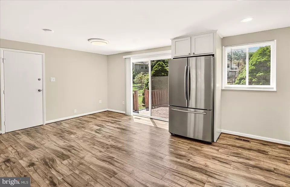 Living - 109 Glade Blvd, Walkersville, MD 21793 photo 7 of 8