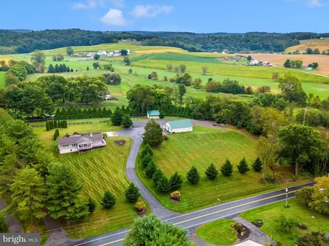 8429 Woodville, Mount Airy, MD 21771