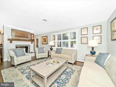 Living - 903 Mercer Pl, Frederick, MD 21701 photo 2 of 5
