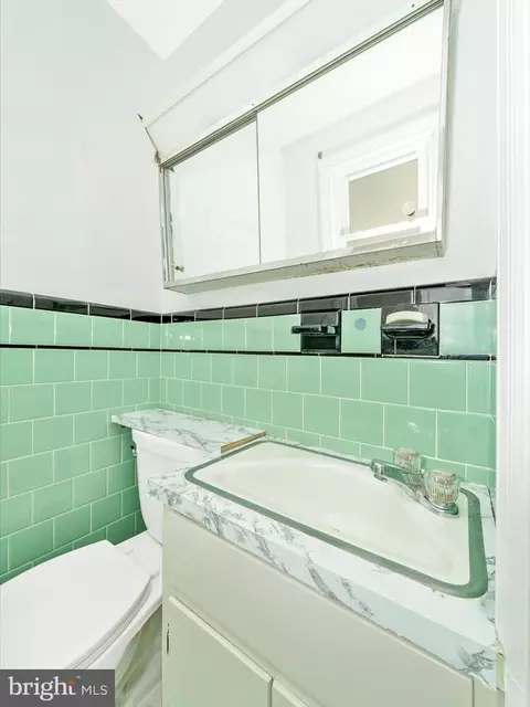 Bath - 903 Mercer Pl, Frederick, MD 21701 photo 3 of 5