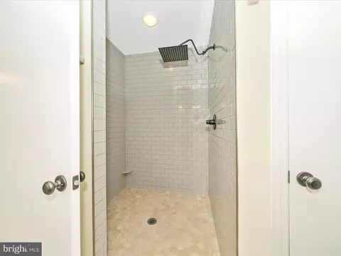 Bath - 903 Mercer Pl, Frederick, MD 21701 photo 2 of 5
