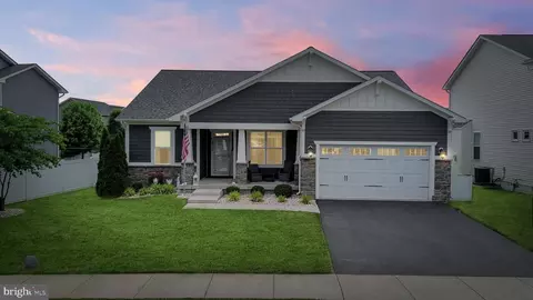 2017 Chamberlain Dr, Frederick, MD 21702