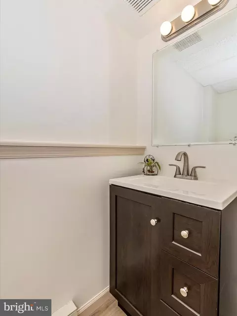 Bath - 6739 Killdeer Ct, Frederick, MD 21703 photo 4 of 4