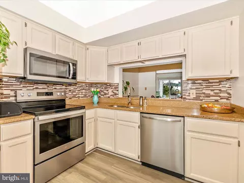 Kitchen - 6739 Killdeer Ct, Frederick, MD 21703 photo 4 of 4