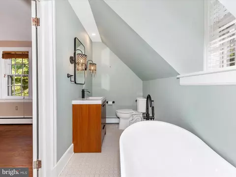 Bath - 6822 Potomac Ave, Braddock Heights, MD 21714 photo 3 of 5