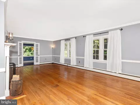 Living - 6822 Potomac Ave, Braddock Heights, MD 21714 photo 5 of 6