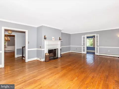 Living - 6822 Potomac Ave, Braddock Heights, MD 21714 photo 4 of 6