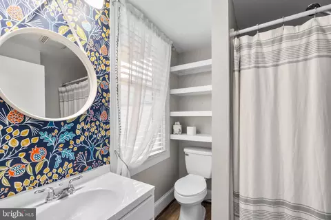 Bath - 15 E 4th St, Frederick, MD 21701 photo 2 of 4