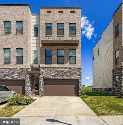 869 Amity St, Frederick, MD 21701 photo 1