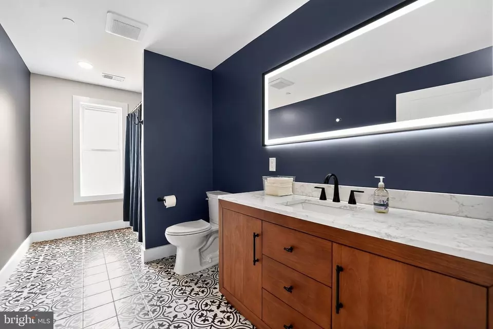 Bath - 8305 Biggs Ford Rd, Walkersville, MD 21793 photo 4 of 5