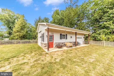 Exterior - 8115 Claiborne Dr, Frederick, MD 21702 photo 5 of 7