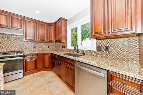 Kitchen - 8115 Claiborne Dr, Frederick, MD 21702 photo 4 of 5