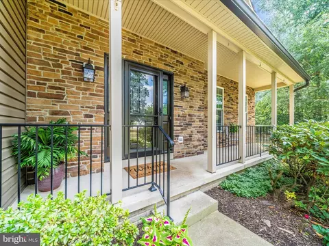 7813 Oak Leaf Ct, Frederick, MD 21701 photo 2