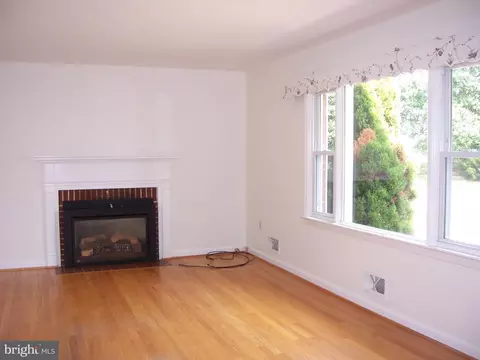 Living - 901 Pine Ave, Frederick, MD 21701 photo 1 of 2