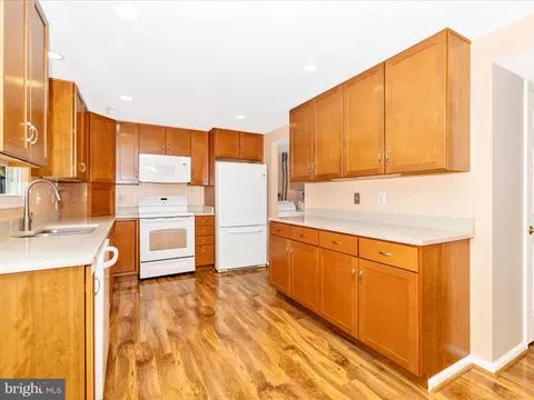 Kitchen - 6727 Kernel Ct, Frederick, MD 21703 photo 4 of 8