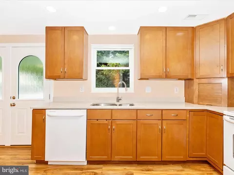 Kitchen - 6727 Kernel Ct, Frederick, MD 21703 photo 8 of 8