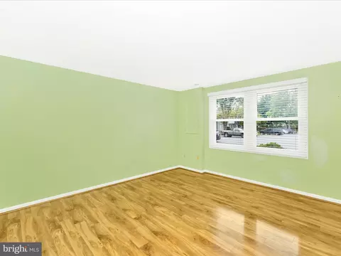 Living - 6727 Kernel Ct, Frederick, MD 21703 photo 2 of 4