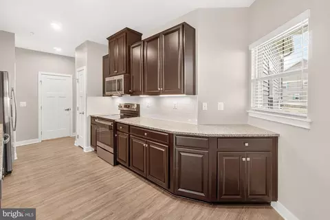 Entry Way - 3207 Thornapple Dr, Frederick, MD 21704 photo 4 of 7