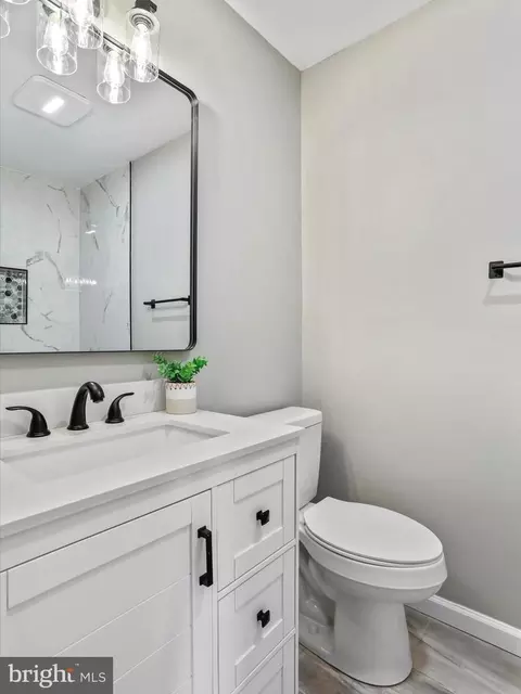 Bath - 5 E Orndorff Dr, Brunswick, MD 21716 photo 2 of 4