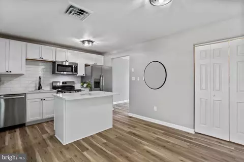 Entry Way - 5 E Orndorff Dr, Brunswick, MD 21716 photo 3 of 7