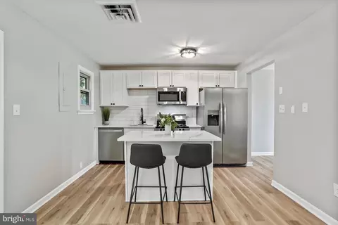 Kitchen - 5 E Orndorff Dr, Brunswick, MD 21716 photo 2 of 3