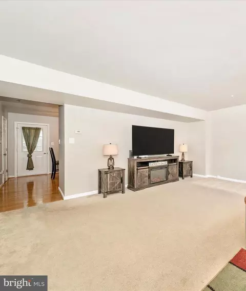 Living - 589 Primus Ct, Frederick, MD 21703 photo 4 of 5