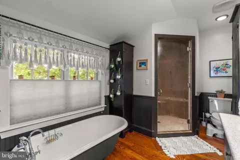 Bath - 10140 A Lenhart Rd, Frederick, MD 21701 photo 2 of 5