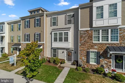 Exterior - 2804 Shearwater Ln, Frederick, MD 21701 photo 4 of 9