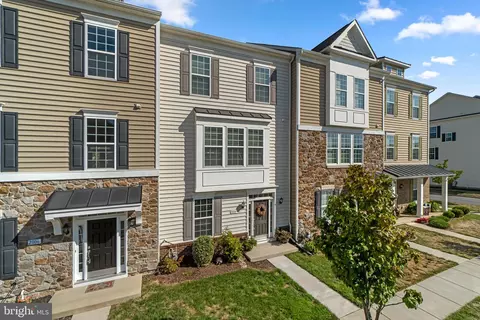 Exterior - 2804 Shearwater Ln, Frederick, MD 21701 photo 3 of 9