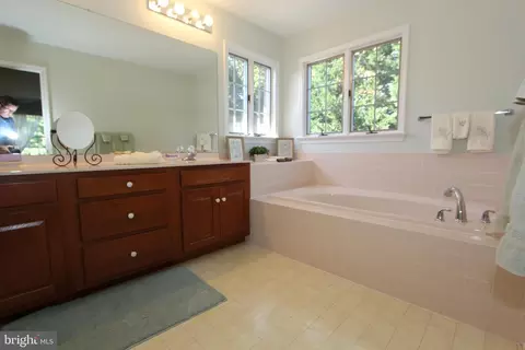 Bath - 6670 Springhill Dr, Frederick, MD 21702 photo 2 of 5