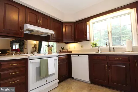 Kitchen - 6670 Springhill Dr, Frederick, MD 21702 photo 3 of 4