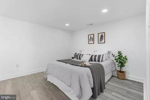 Bedroom - 8625 Chestnut Grove Rd, Frederick, MD 21701 photo 6 of 8
