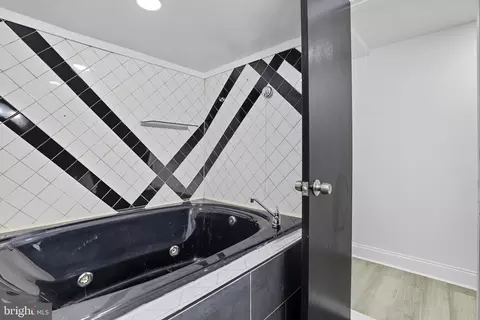 Bath - 8625 Chestnut Grove Rd, Frederick, MD 21701 photo 4 of 4