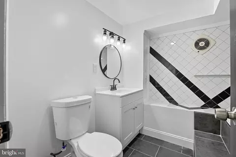 Bath - 8625 Chestnut Grove Rd, Frederick, MD 21701 photo 3 of 4