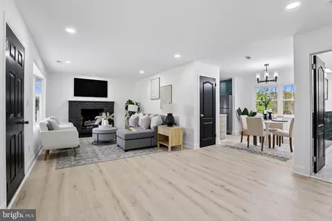 Entry Way - 8625 Chestnut Grove Rd, Frederick, MD 21701 photo 1 of 2