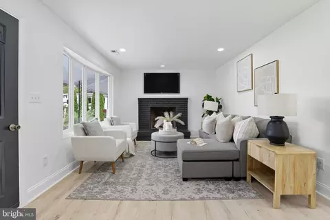 Living - 8625 Chestnut Grove Rd, Frederick, MD 21701 photo 1 of 1