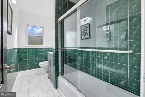 Bath - 8625 Chestnut Grove Rd, Frederick, MD 21701 photo 1 of 4