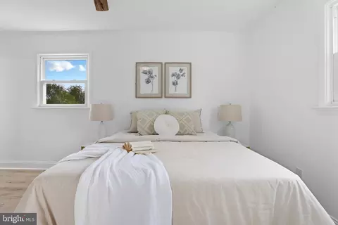 Bedroom - 8625 Chestnut Grove Rd, Frederick, MD 21701 photo 3 of 8