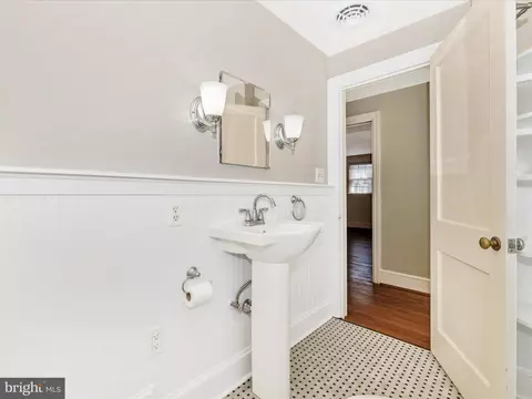 Bath - 108 Frederick Ave, Frederick, MD 21701 photo 4 of 4