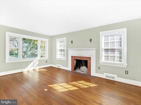 Living - 108 Frederick Ave, Frederick, MD 21701 photo 4 of 6