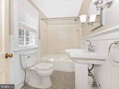 Bath - 108 Frederick Ave, Frederick, MD 21701 photo 3 of 4