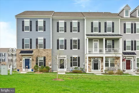 2911 Carriage House Dr, Frederick, MD 21701