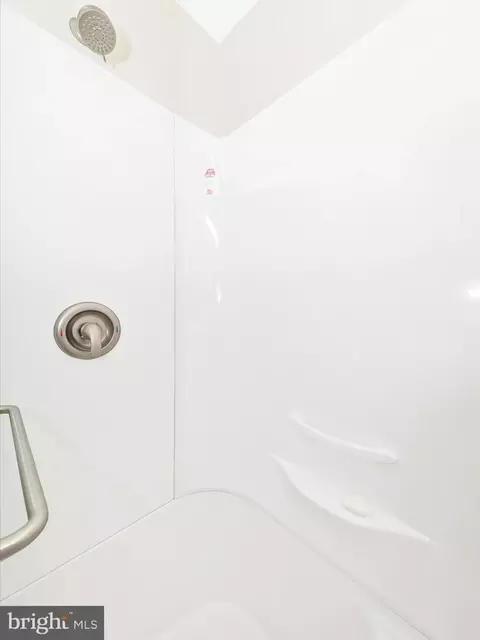 Bath - 5816 Box Elder Ct, Frederick, MD 21703 photo 3 of 5