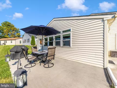 Exterior - 5816 Box Elder Ct, Frederick, MD 21703 photo 5 of 11