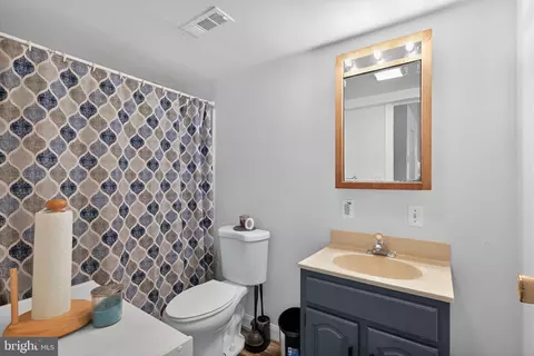 Bath - 2421 Dunmore Ct, Frederick, MD 21702 photo 2 of 3