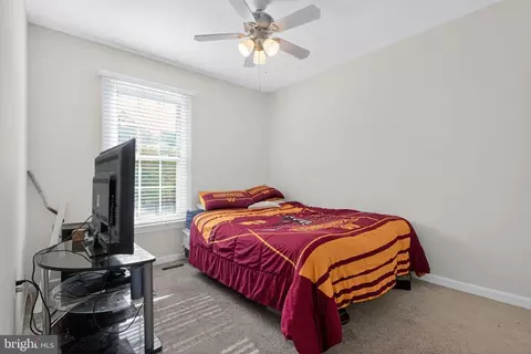 Bedroom - 2421 Dunmore Ct, Frederick, MD 21702 photo 2 of 4