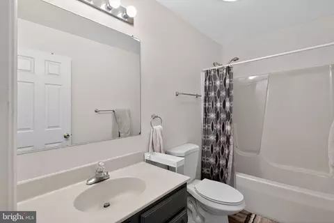 Bath - 2421 Dunmore Ct, Frederick, MD 21702 photo 3 of 3