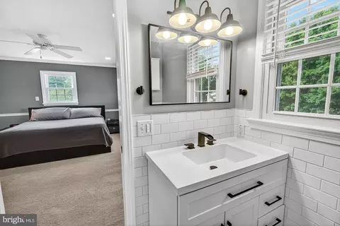Bath - 8000 Glendale Ct, Frederick, MD 21702 photo 3 of 5