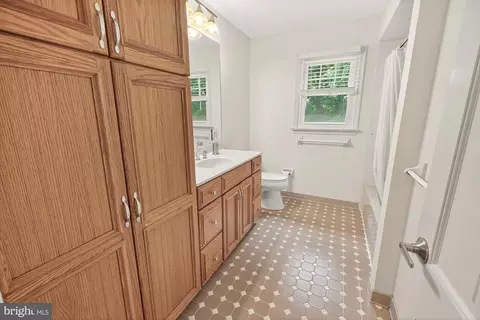 Bath - 8000 Glendale Ct, Frederick, MD 21702 photo 1 of 5