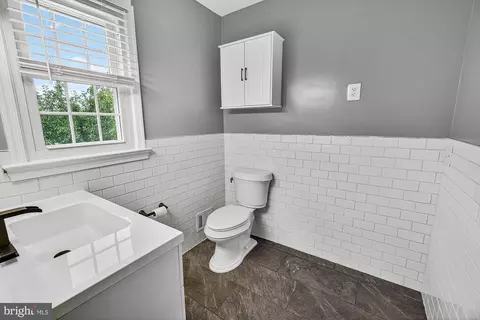 Bath - 8000 Glendale Ct, Frederick, MD 21702 photo 4 of 5
